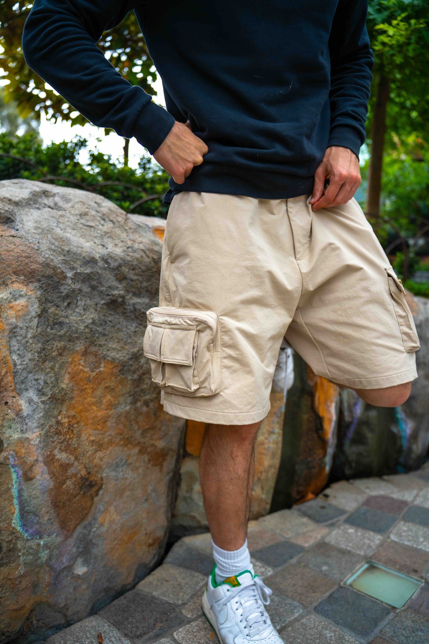 BEIGE CARGO SHORTS